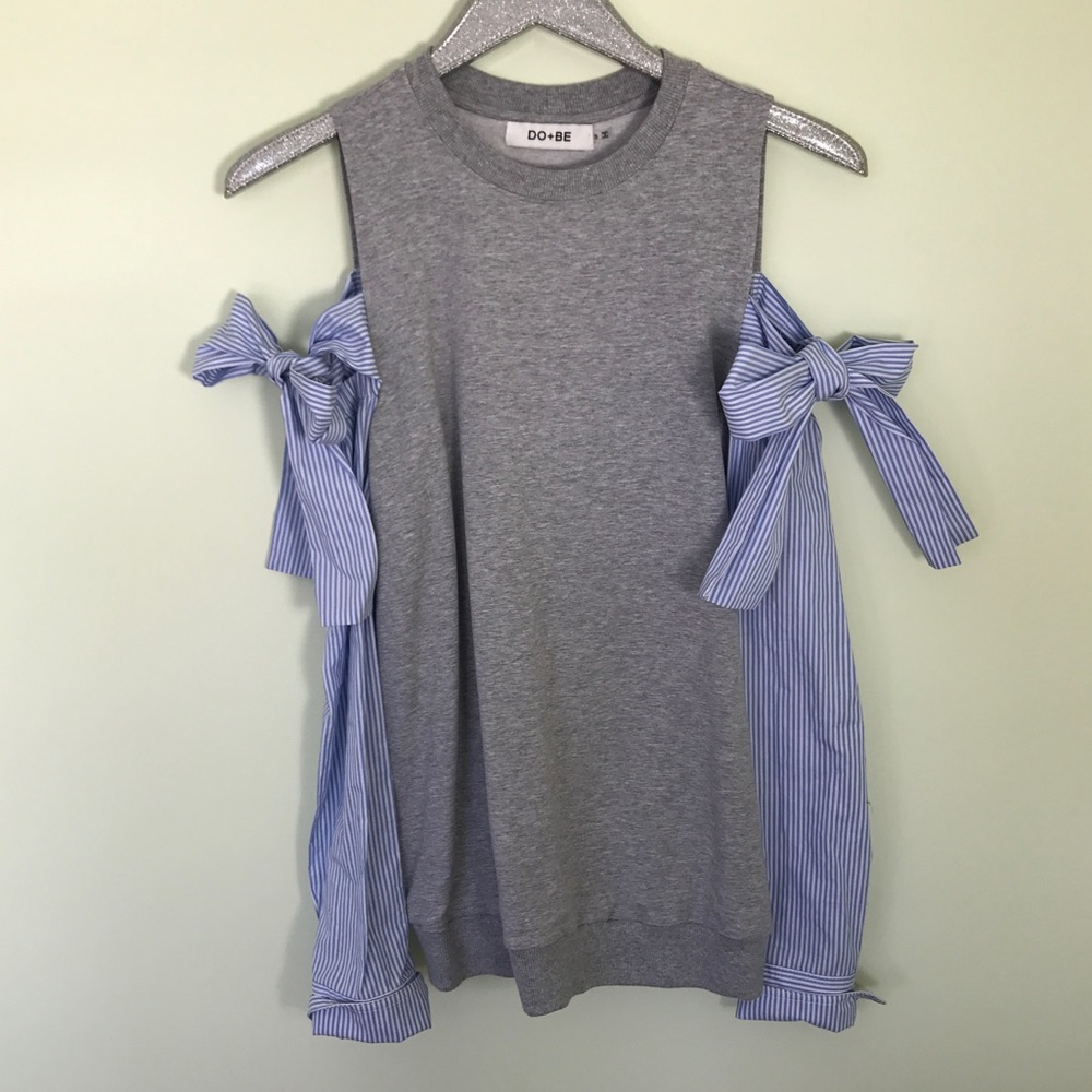DO+BE Cold Shoulder Sweatshirt w Stripe Bow Sleeve